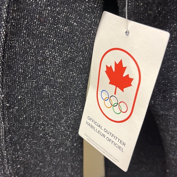 Official Canadian Olympics hoodie. - Picture 2 of 6